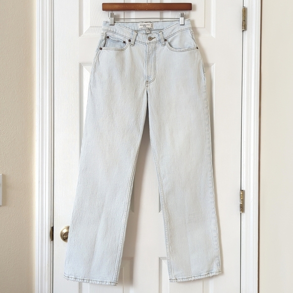Abercrombie & Fitch Light Wash Baggy Mid Rise Straight Leg Curve Love Jeans 27 - Picture 1 of 14